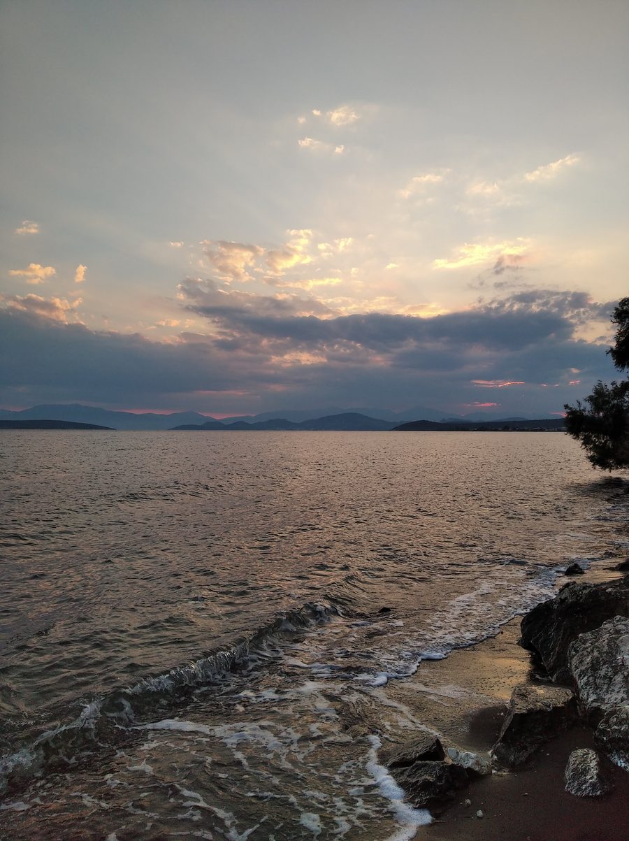 Coucher de soleil sur la plage de Kantia en Argolide
