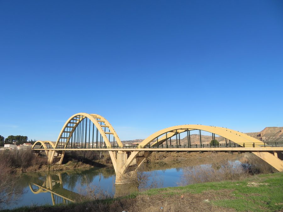 Pont de Sástago sur le fleuve Èbre, dans la comarca Ribera Baja del Ebro, province de Saragosse