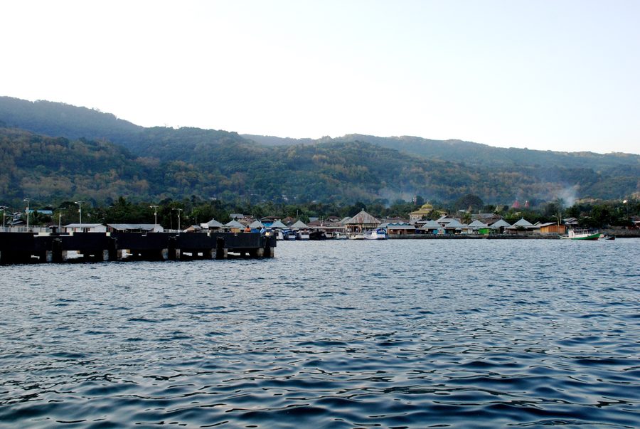 Ville et port de Kalabahi sur l’île d’Alor