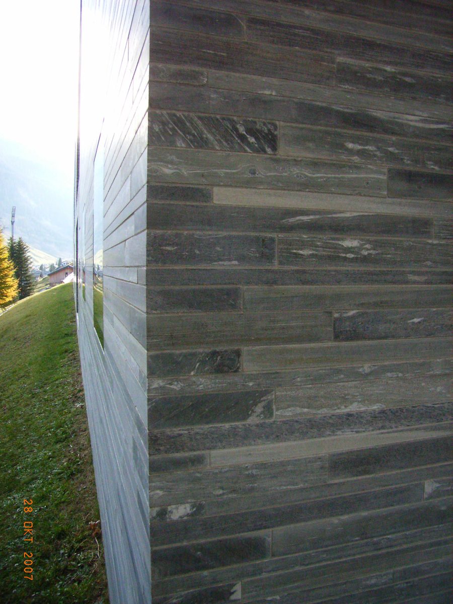 Structure en pierre de quartzite des thermes 7132 de Vals
