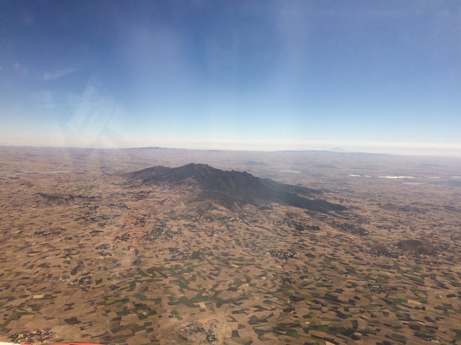 Vue aérienne avec le mont Yerer ; les lacs de Bishoftu sont visibles à l’arrière-plan.