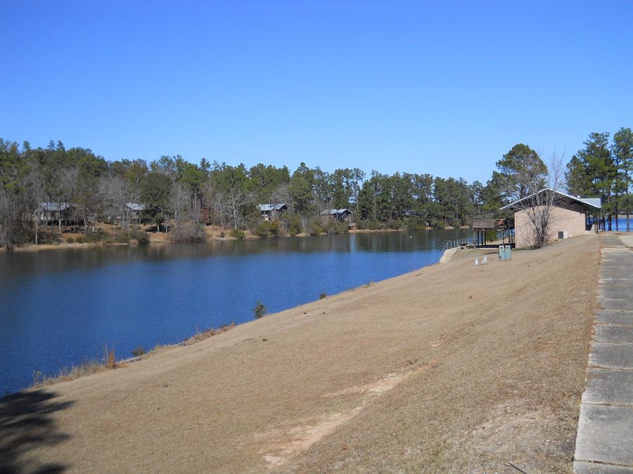 Cabines de location au Flint Creek Water Park sur une baie du réservoir à Wiggins, Mississippi