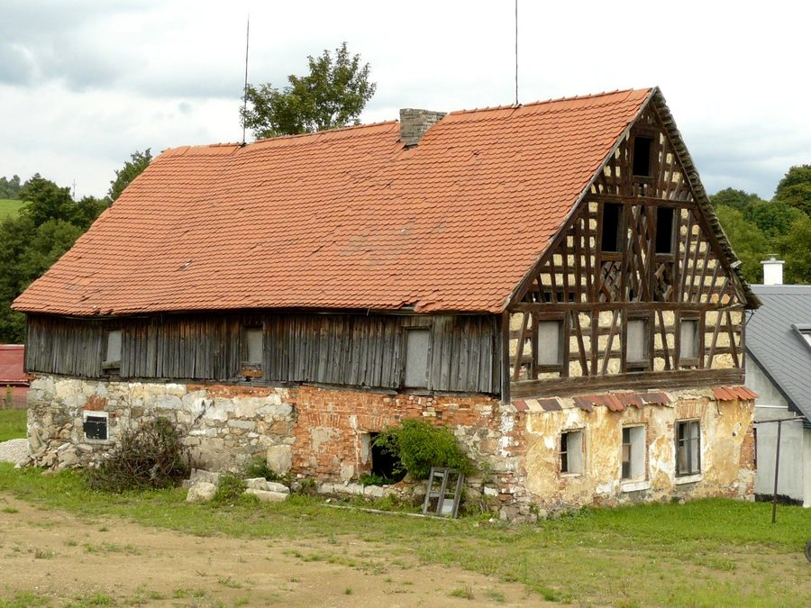 Maison à colombages rurale à Dolní Nivy, l’actuel Unterneugrün