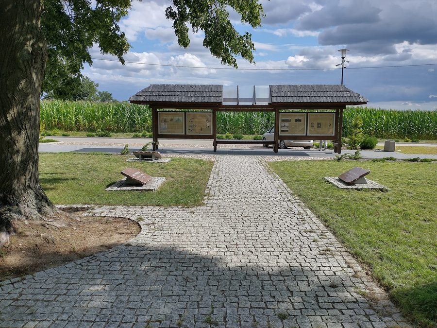 Cimetière et monument des insurgés de janvier à Węgrów