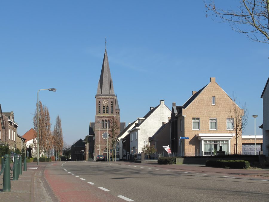 Église d’Ospel dans la rue