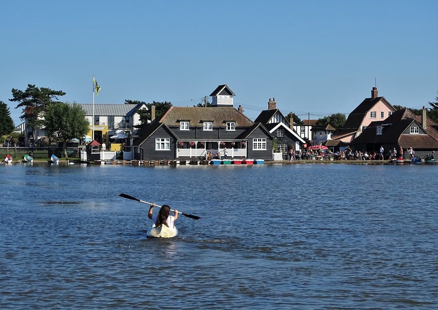 Pêcheurs en canoë sur le Thorpeness Meare