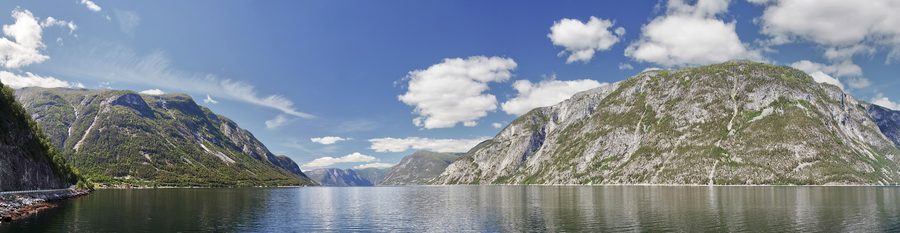 Vue sur l’Årdalsfjord en direction de l’ouest