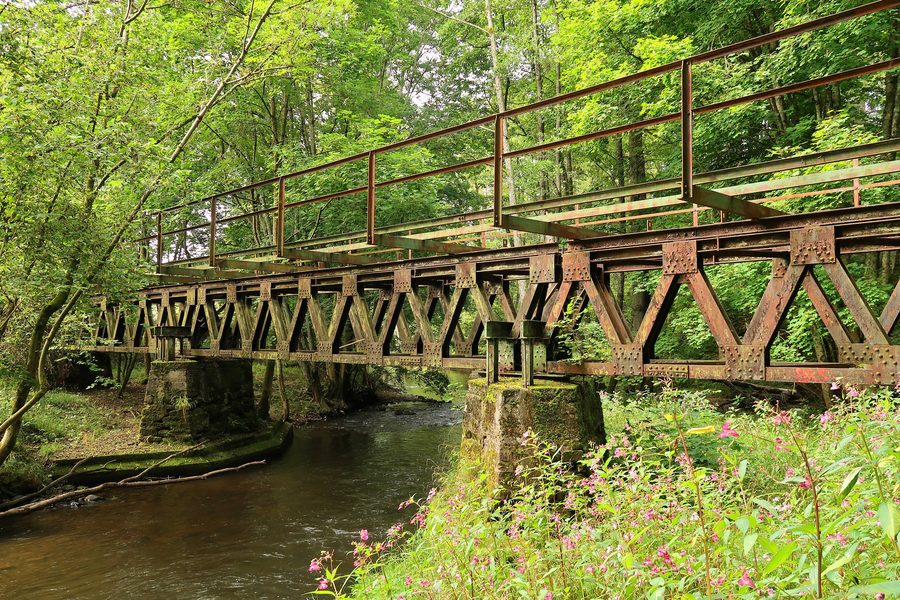 Pont sur la Prims près de Wadern-Dagstuhl de l'ancienne ligne Primstalbahn désaffectée