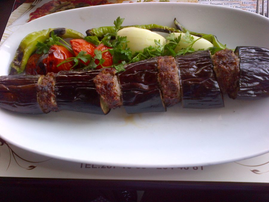 Patlıcan kebabı, un kebab d'aubergine de la cuisine de Gaziantep