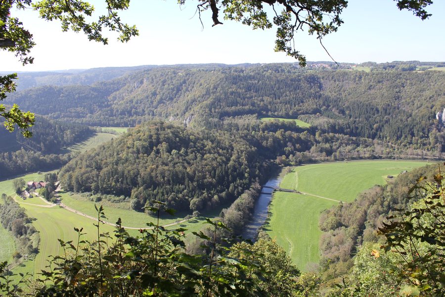 Vue depuis le château de Wildenstein sur le paysage du parc naturel du Haut-Danube