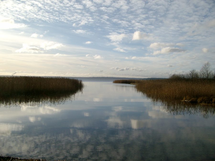 Le lac Glan vu depuis le lieu de baignade de Svärtinge