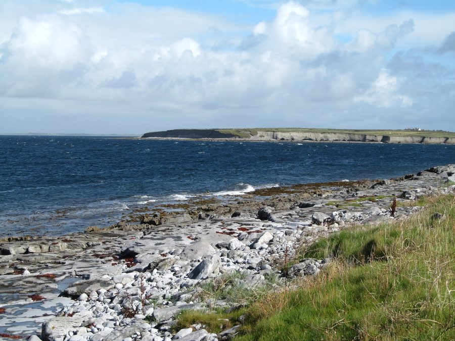 Côte rocheuse le long de Flaggy Shore