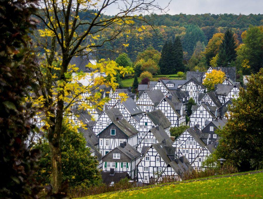 Centre historique Alter Flecken à Freudenberg avec des maisons à colombages serrées les unes contre les autres