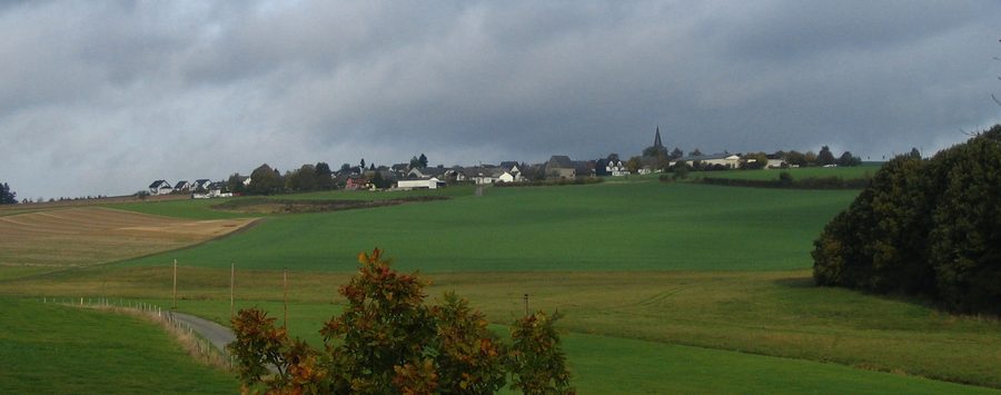 Vue du sud-est de Riegenroth dans le Hunsrück
