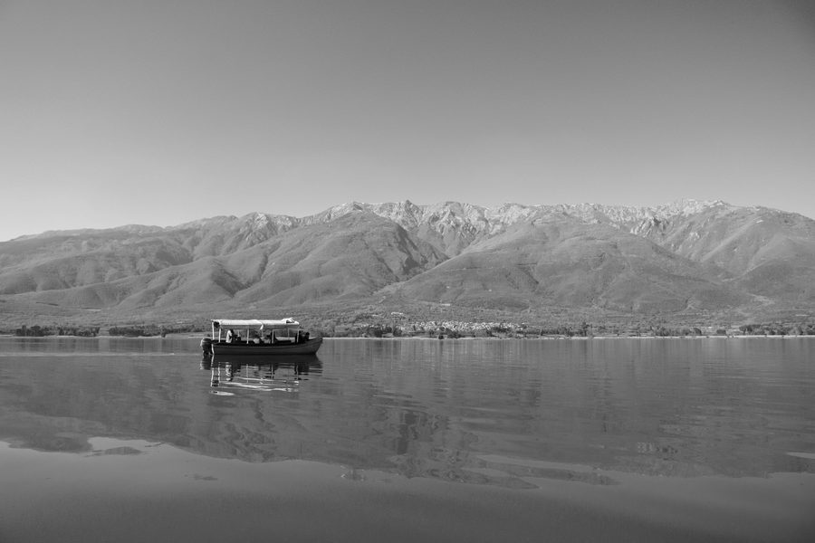 Lac de Kerkini avec paysage montagneux en arrière-plan