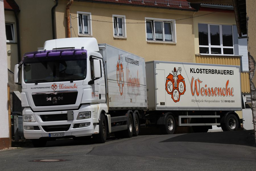 Camion devant la brasserie monastique de Weißenohe