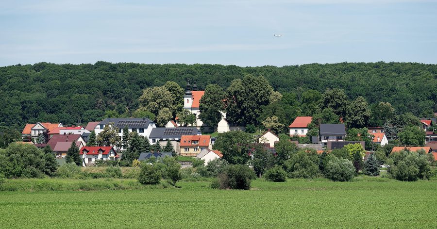 Vue de Czernichów depuis la rive opposée de la Vistule