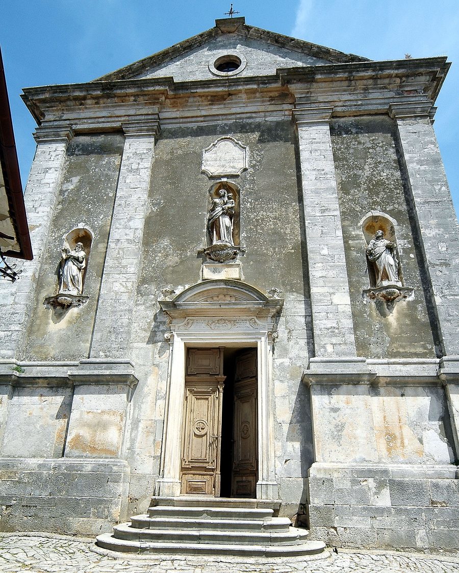 Église paroissiale de Tinjan en Istrie
