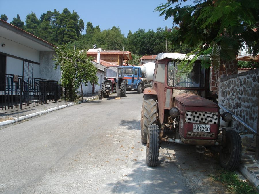 Rue de Prokopi sur l’île d’Eubée, en Grèce