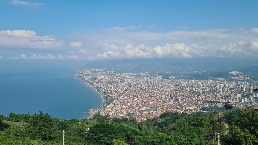 Vue d'Ordu et de la côte de la mer Noire depuis Boztepe