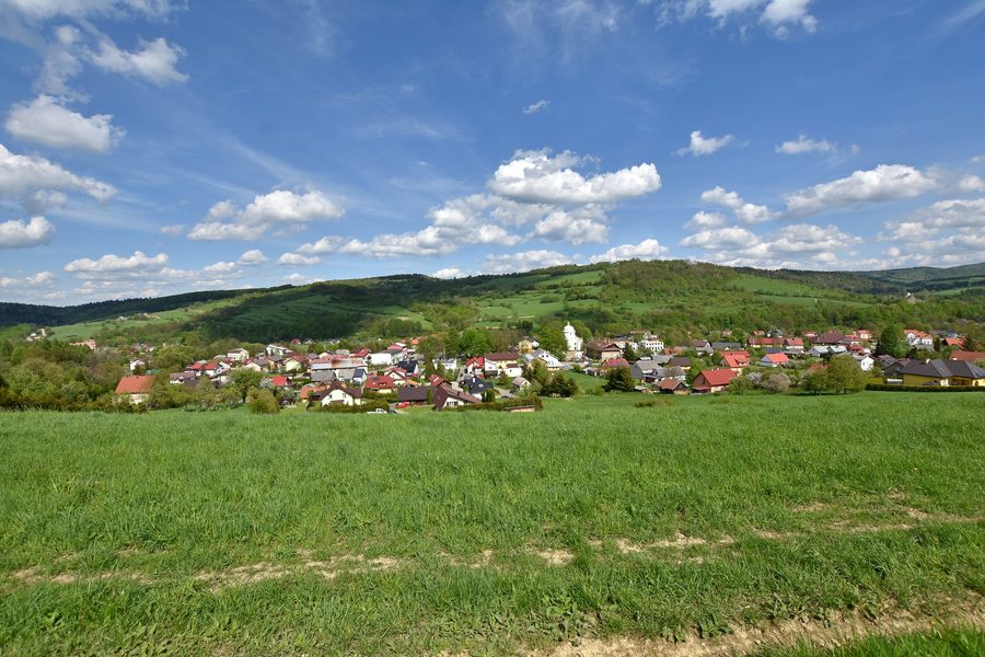 Vue sur la localité de Baligród en Pologne