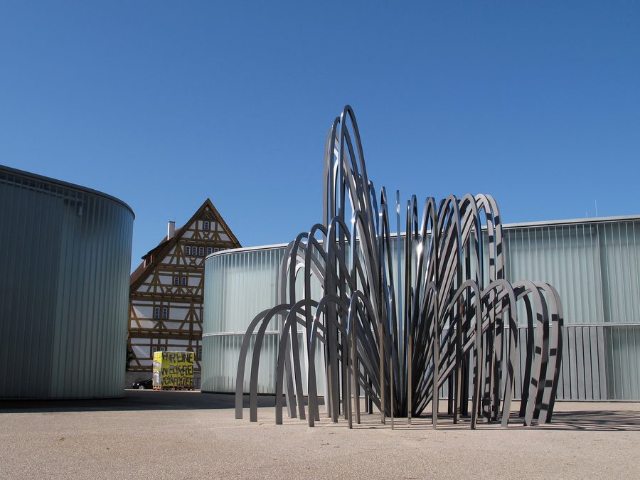 Olafur Eliassons Pavillon für Waiblingen zwischen der Galerie Stihl und der Kunstschule Waiblingen