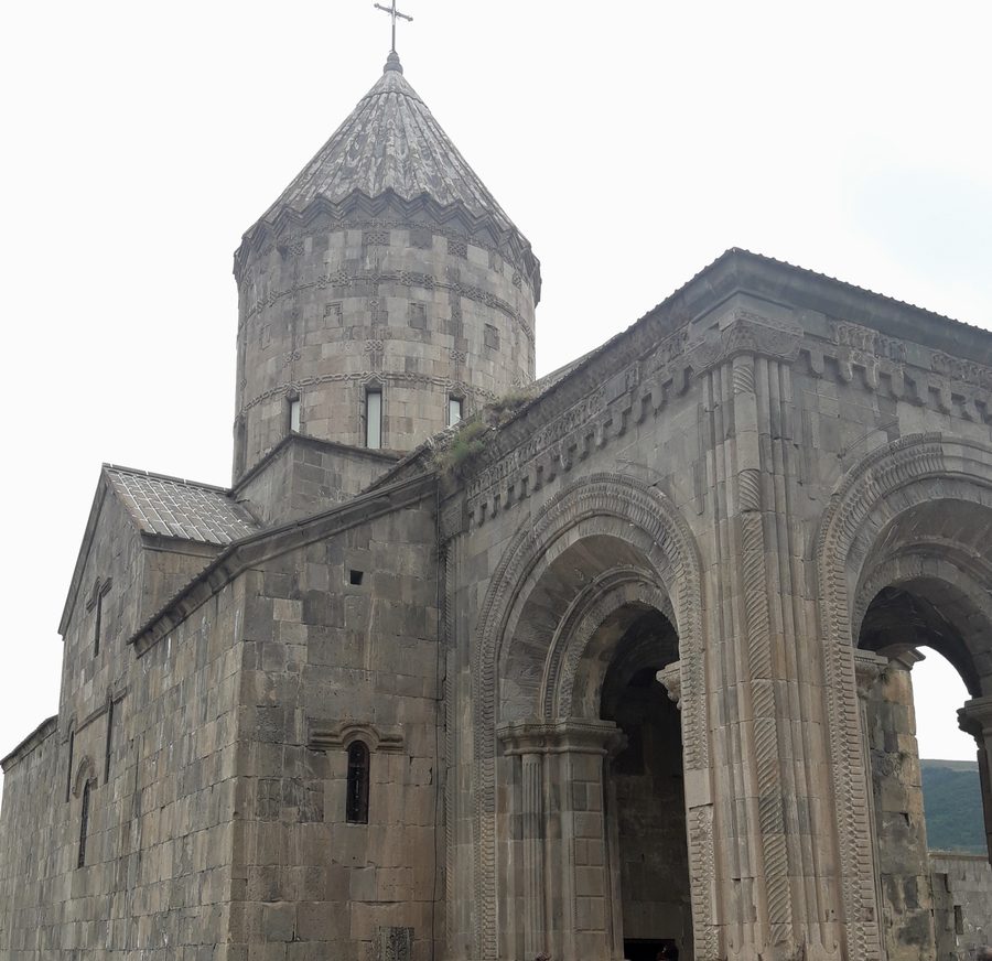 Monastère de Tatev au bord de la gorge de Vorotan dans la province arménienne du Sjunik