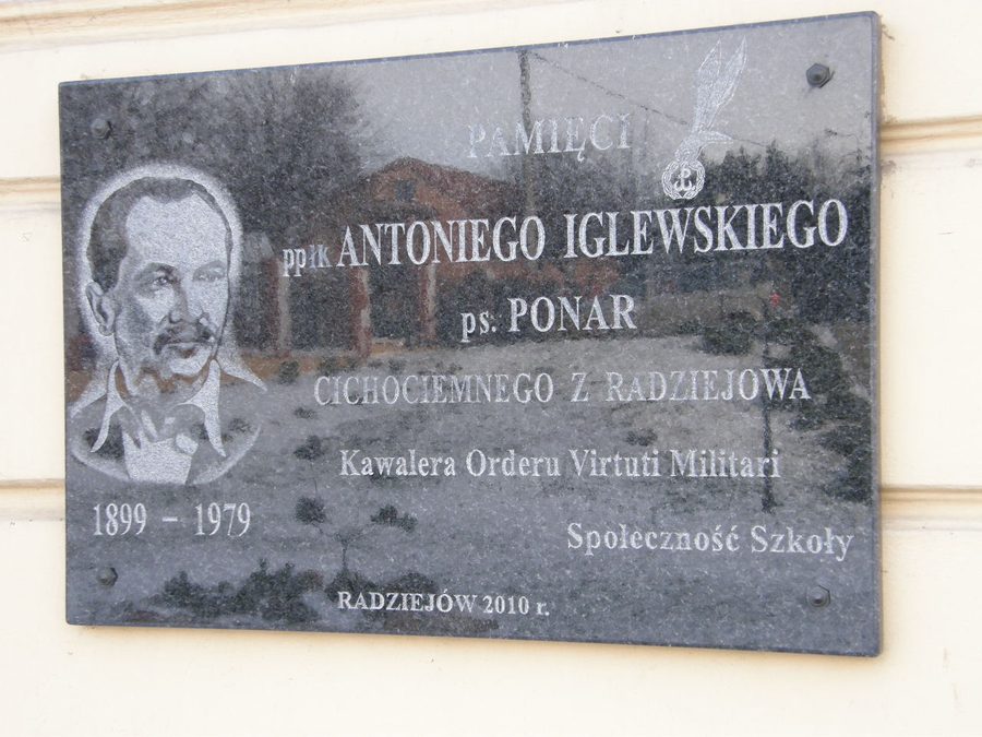 Plaque commémorative à Antoni Iglewski à Radziejów, Pologne