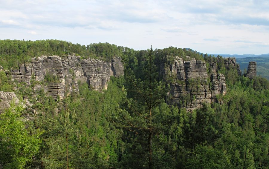 Formations rocheuses de grès autour de Pravčická brána en Suisse bohémienne.