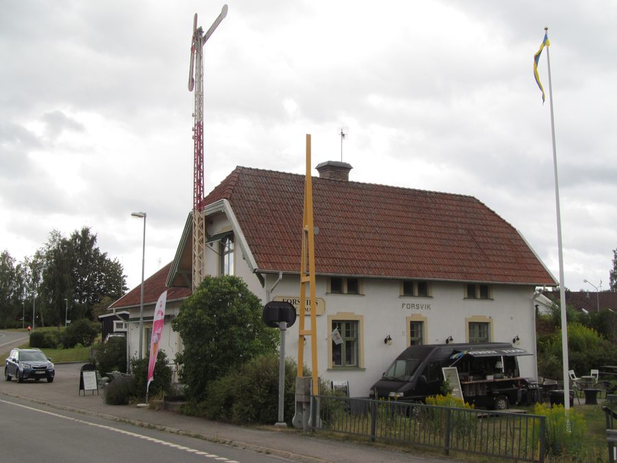 Café dans un ancien bâtiment de service au canal Göta à Forsvik dans la commune de Karlsborg