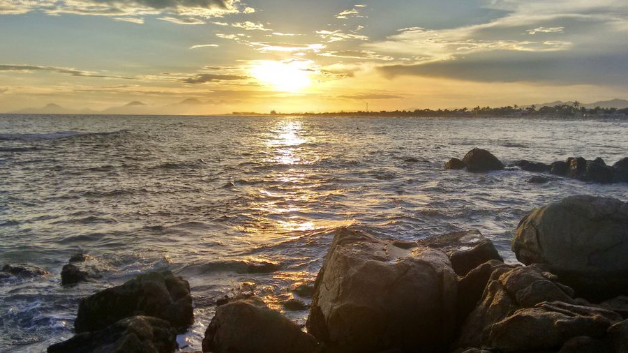 Plage d'Itanhaém sur la côte de São Paulo, au Brésil, en fin d'après-midi
