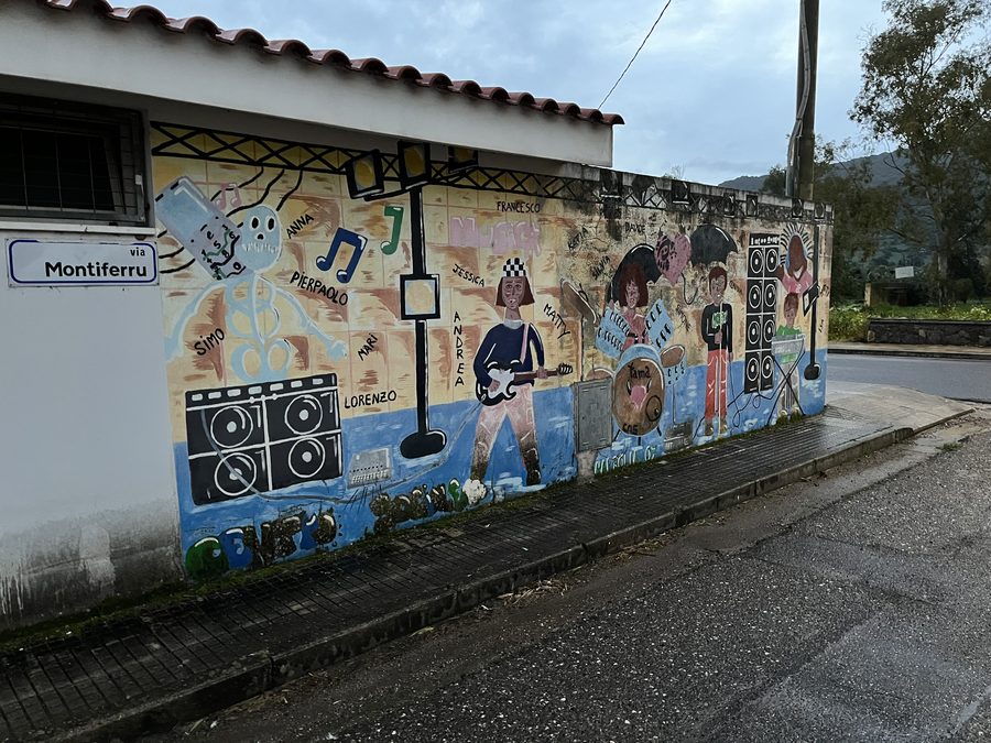 Fresque murale dans la via Montiferru à Narbolia