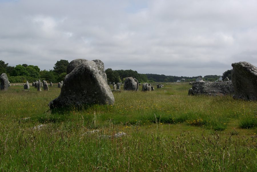 Menhirs néolithiques près de Carnac en Bretagne, France
