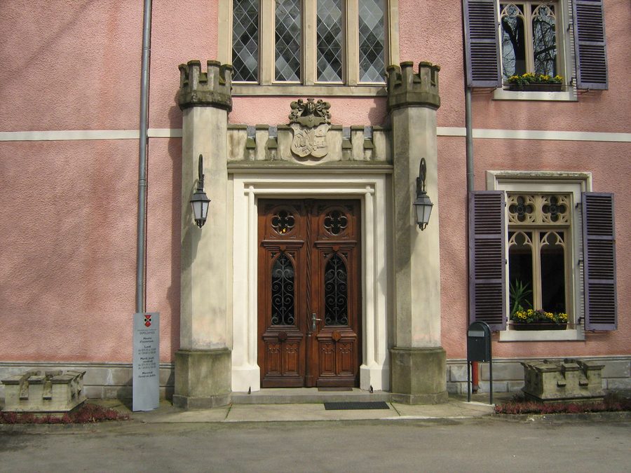 Entrée principale du château d'Erpeldange près de Diekirch, Luxembourg