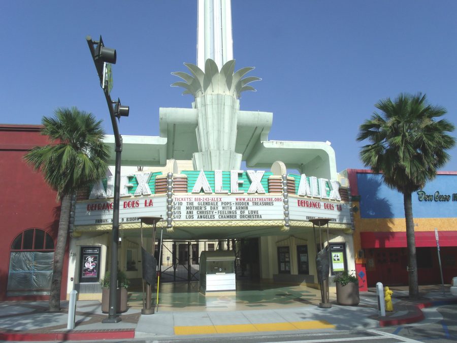 Vue extérieure de l’Alex Theatre construit en 1925 à Glendale, Californie