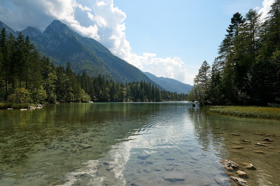 Hintersee à Ramsau bei Berchtesgaden devant un paysage de montagnes alpines