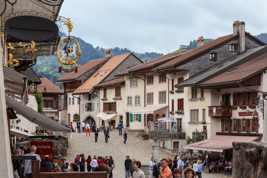 Rue du Bourg à Gruyères FR, Suisse