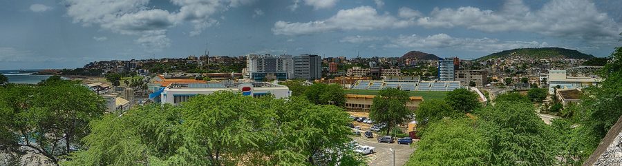 Panorama sur Praia et la baie depuis le Plateau