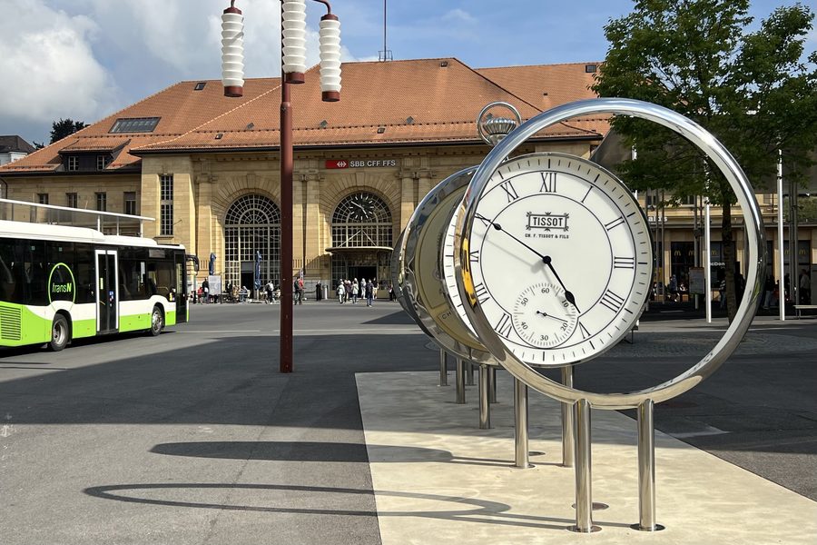 Montre Tissot marquante à la gare de La Chaux-de-Fonds