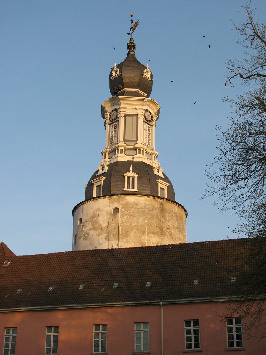 Château de Jever avec sa tourelle distinctive, vue depuis le sud-ouest