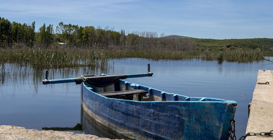 Bateau de pêche sur le lac Doirani