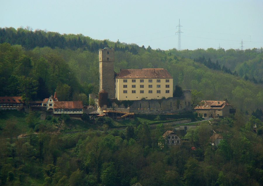 Château de Guttenberg sur le Neckar, vu depuis Gundelsheim