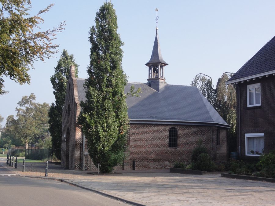 File:Smakt (Venray) Rijksmonument 37233 St.Josefskapel zijaanzicht.jpg