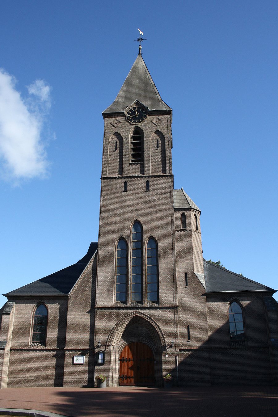 File:Nieuw-Heeten - RK - kerk 2012.JPG