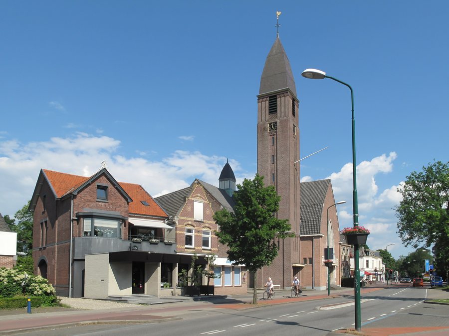 File:Driebergen, de Grote Kerk in straatzicht foto1 2012-05-27 16.54.jpg