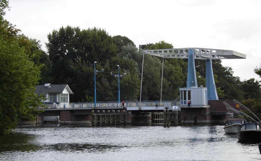 File:Vreeland - Brug over de Vecht RM520346.JPG