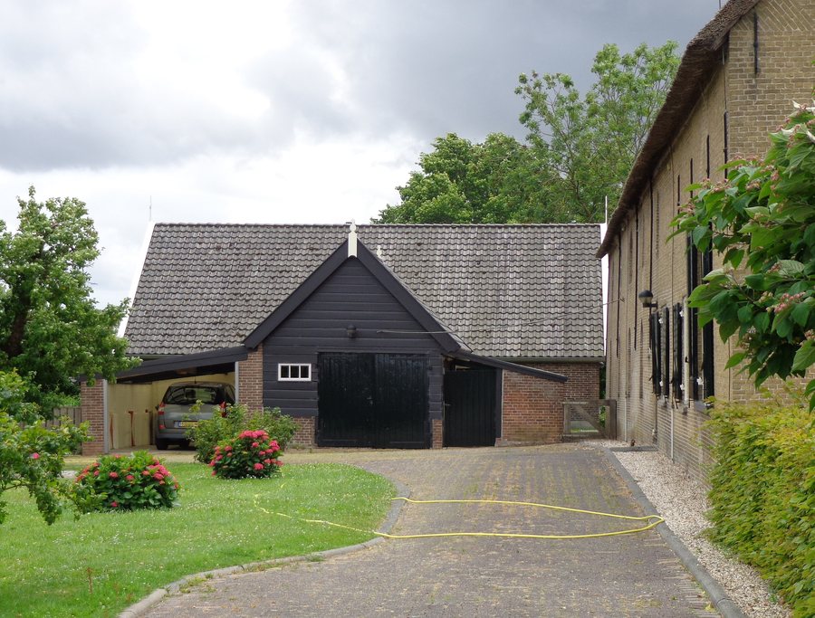 File:Giessenburg RM Slingelandseweg 52 Varkensschuren.jpg