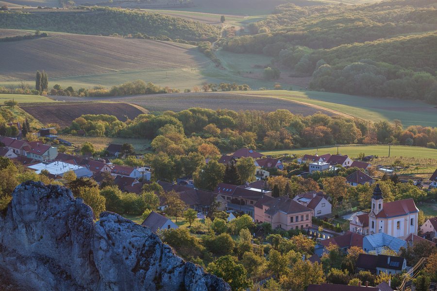File:Klentnice as seen from Stolová hora in the morning 02.jpg