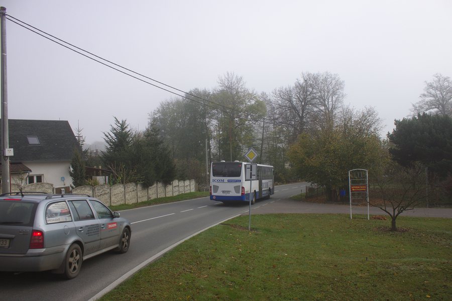 File:Sázava, autobus.jpg