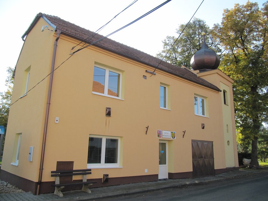 File:Bohaté Málkovice, OÚ.jpg